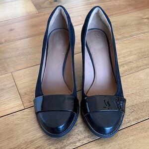 Clarks “Tarah Brae” pumps